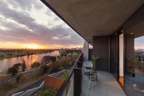 Lakeside Five Star Luxury with Uninterrupted Views
